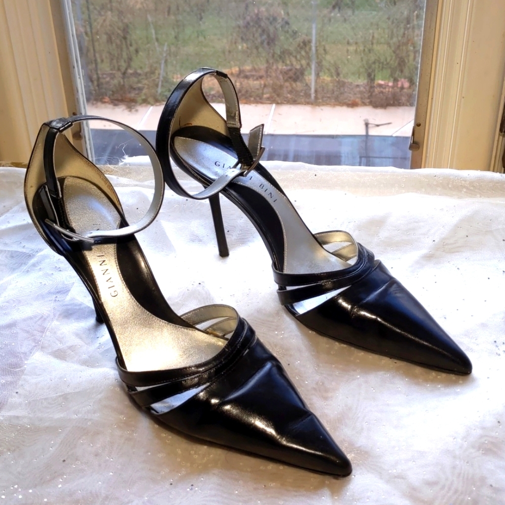 Gianni Bini black leather heels, Roxanne